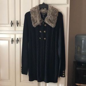 Black sweater with fur